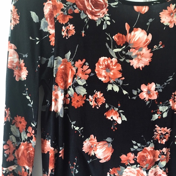 Floral Bell-Sleeved Blouse - Picture 3 of 4