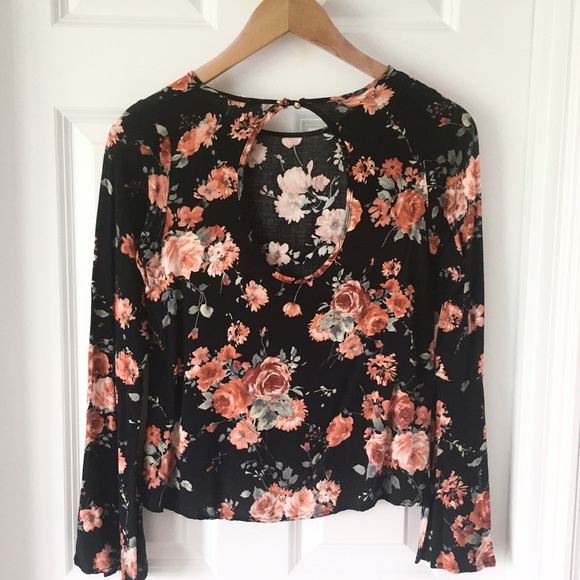 Floral Bell-Sleeved Blouse - Picture 4 of 4
