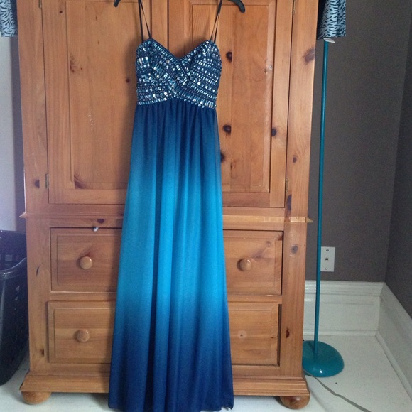 Long aquamarine dress