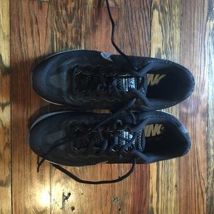 Black Nike Tail Wind 7 Sneakers