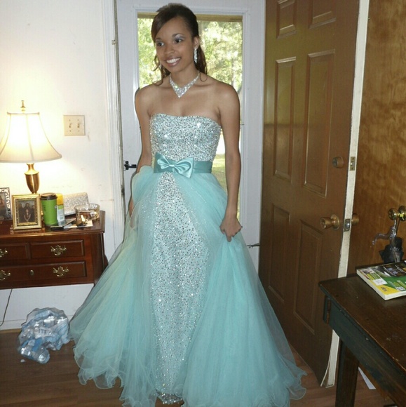 Meet your Posher, Rachel - Picture 2 of 3