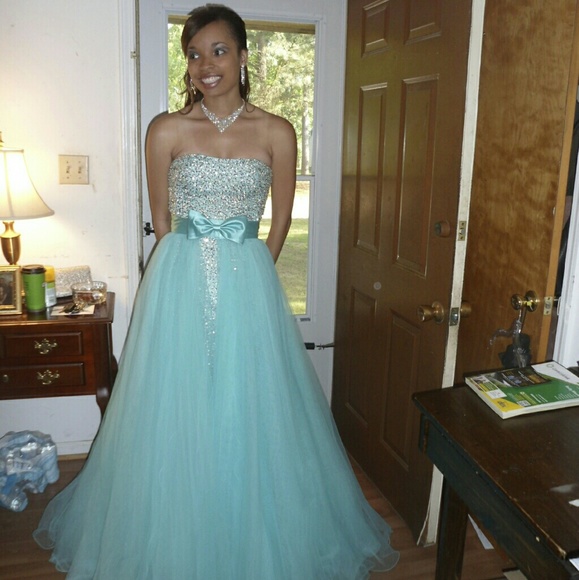 Meet your Posher, Rachel - Picture 3 of 3