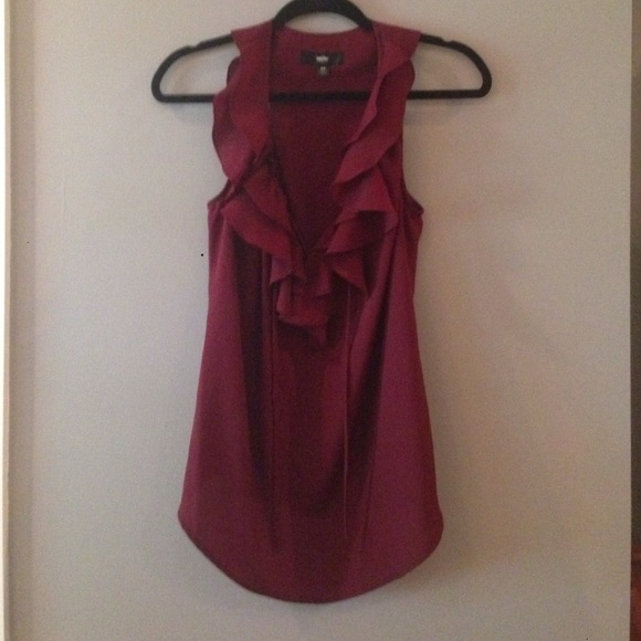 Maroon Sleeveless ruffle blouse