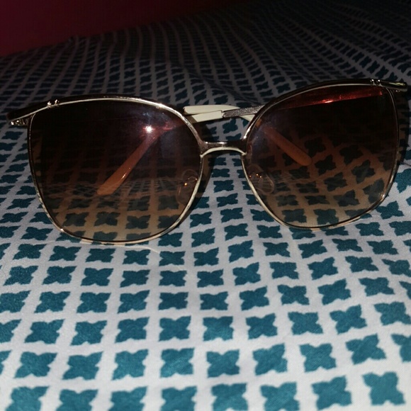 Sunglasses for cheap - Picture 1 of 1