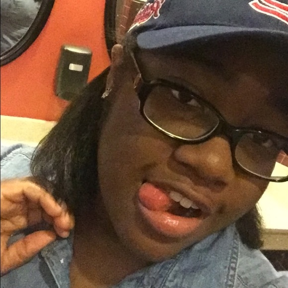 Meet your Posher, Aeryn - Picture 1 of 1