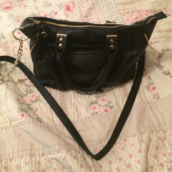 Steve Madden Handbags - Steve Madden Crossbody Bag