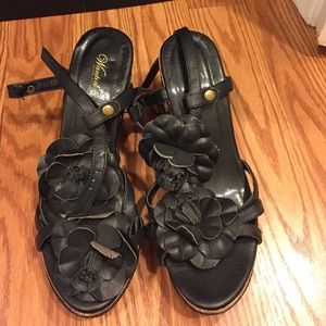 Black flower wedges
