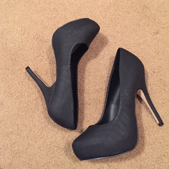 Black heels !!