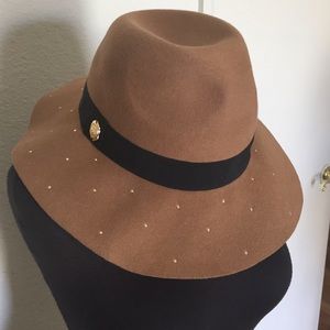 Vince Camito Hat.  New.  100% Wool.  1 Size Tan