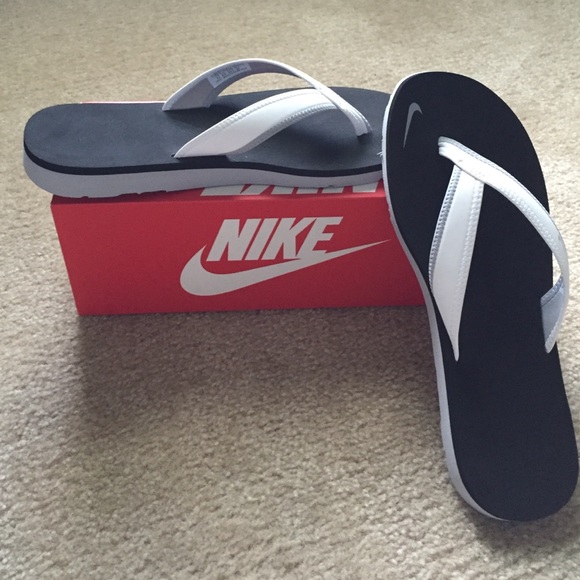 new, never worn hard-to-find sz 12 Nike flip flops