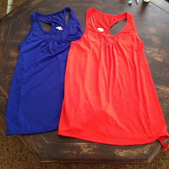 BUNDLE danskin Dri more tanks