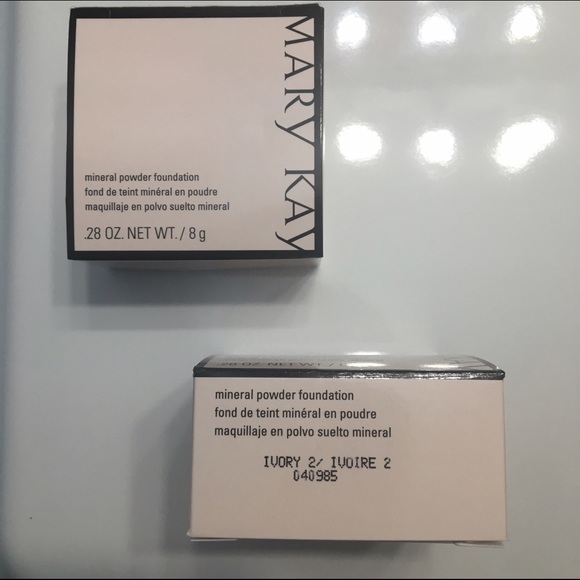 Mineral powder foundation. Color: IVORY 2