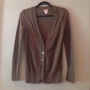 Brown long-sleeved cardigan