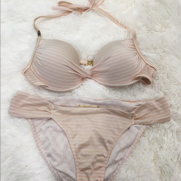 Victoria's Secret bikini 32C