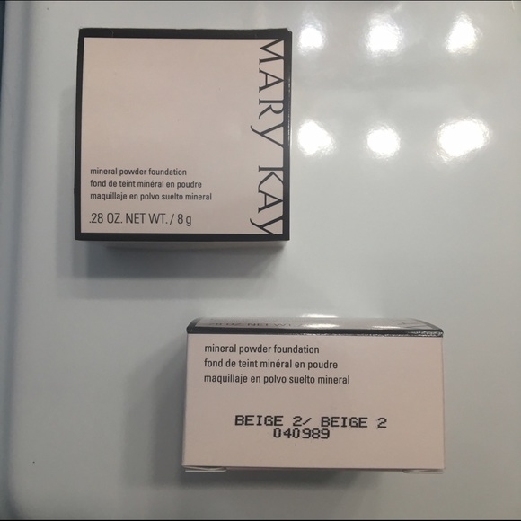 Mineral powder foundation. Color: BEIGE 2