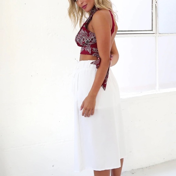 ❗️SALE❗️Floral wine high neck crop top - Picture 2 of 4