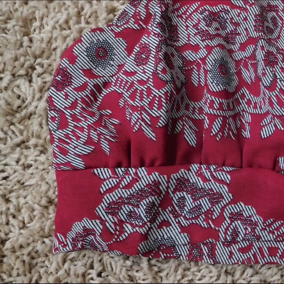 ❗️SALE❗️Floral wine high neck crop top - Picture 4 of 4