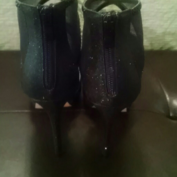 Black ankle heels - Picture 3 of 4