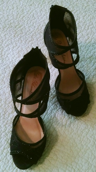 Black ankle heels - Picture 1 of 4