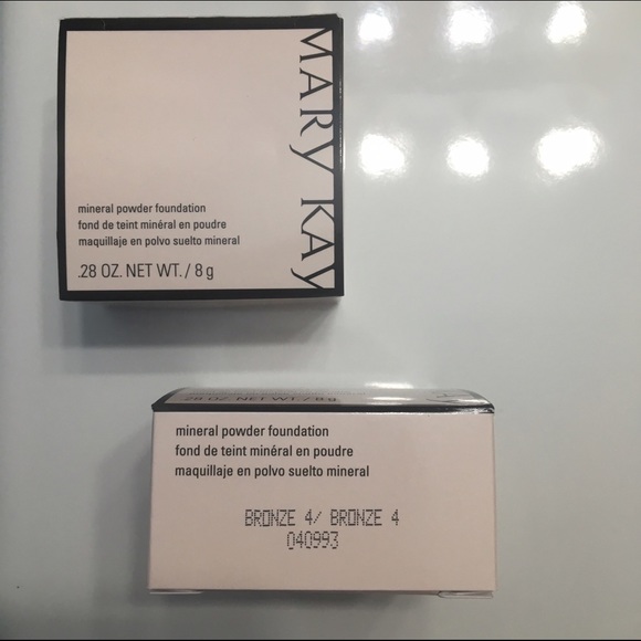 Mineral foundation powder. Color: BRONZE 4