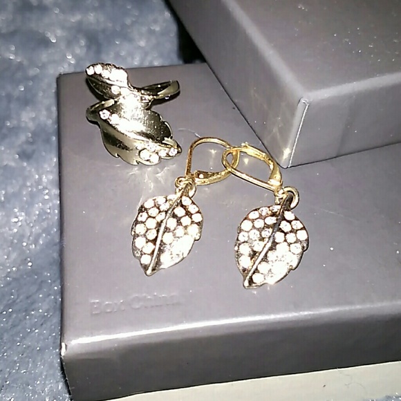 Beautiful Avon 4pc set - Picture 4 of 4