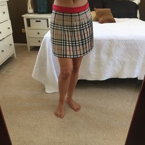 Burberry pleated skirt