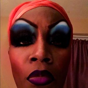 Meet your Posher, Aisha