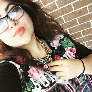 Meet your Posher, Adrienne