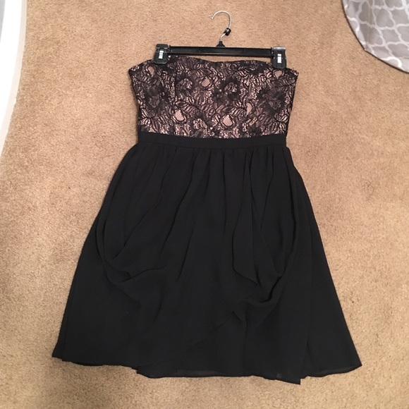 Black and nude Flowy and lace dress