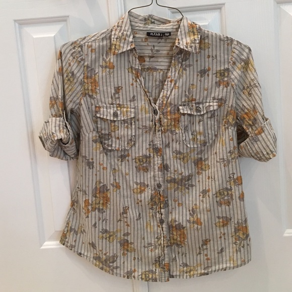 Button down blouse - Picture 1 of 4