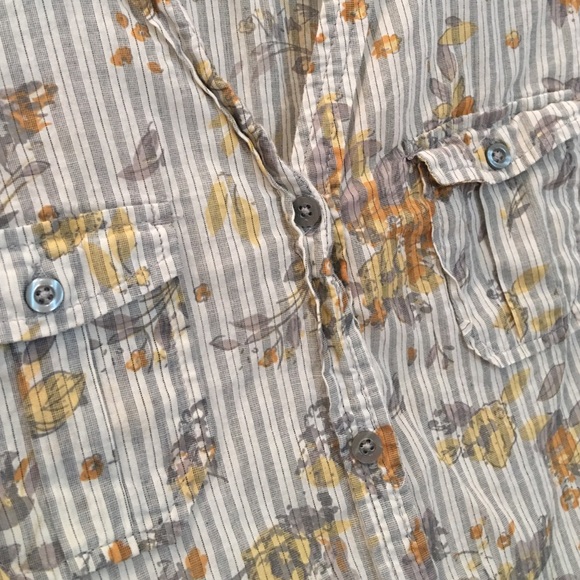 Button down blouse - Picture 2 of 4