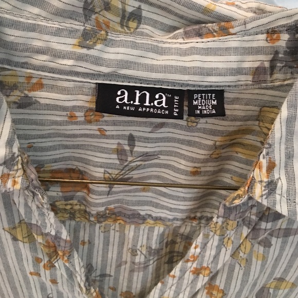 Button down blouse - Picture 3 of 4