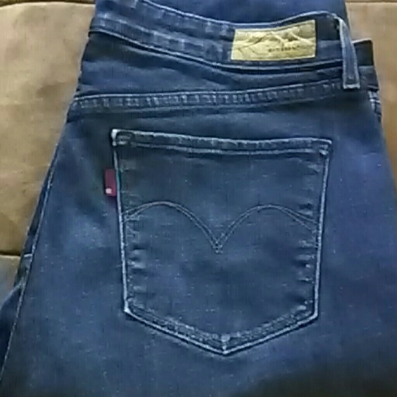 Ladies Levi's - Picture 2 of 2
