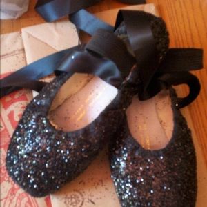 Pointe Shoes (pre sewn)