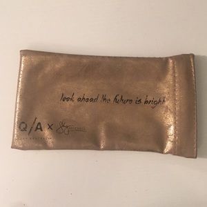 Quay Australia Shay Mitchell glasses case