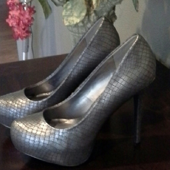 Steve Madden faux snakeskin platform pumps - Picture 2 of 3