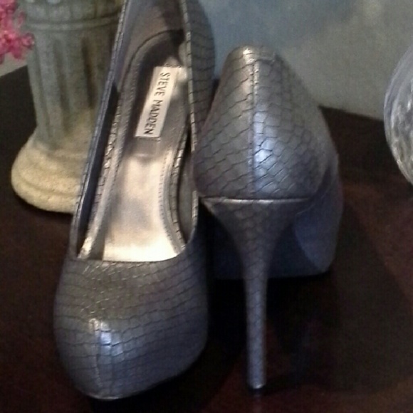 Steve Madden faux snakeskin platform pumps - Picture 3 of 3