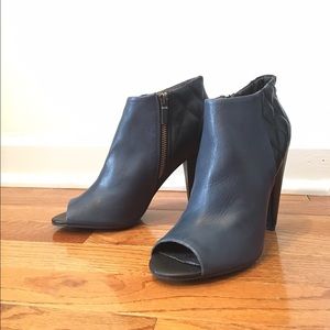 Peep toe heeled bootie by Seychelles, 6, navy