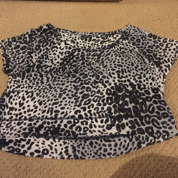 Cute, mid half top!