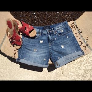 Lucky Brand "The Roll Up" 🌸light wash jean shorts