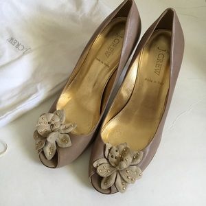 J.Crew tan heels flower detail size 8