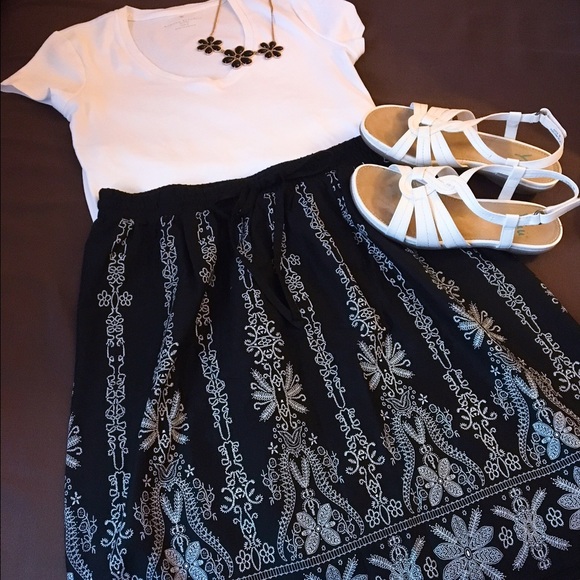 Black & white skirt