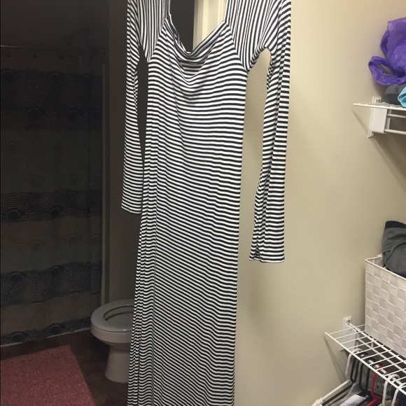 Black striped medium maxi