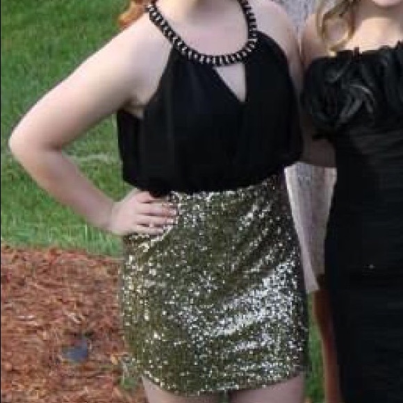 🚨 Gold sequin party dress! 🚨