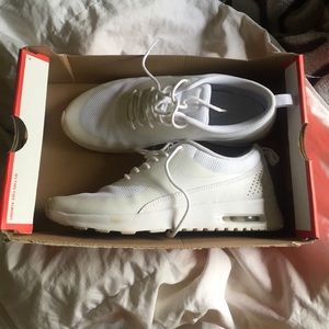 Woman's Nike Air Max Shoes