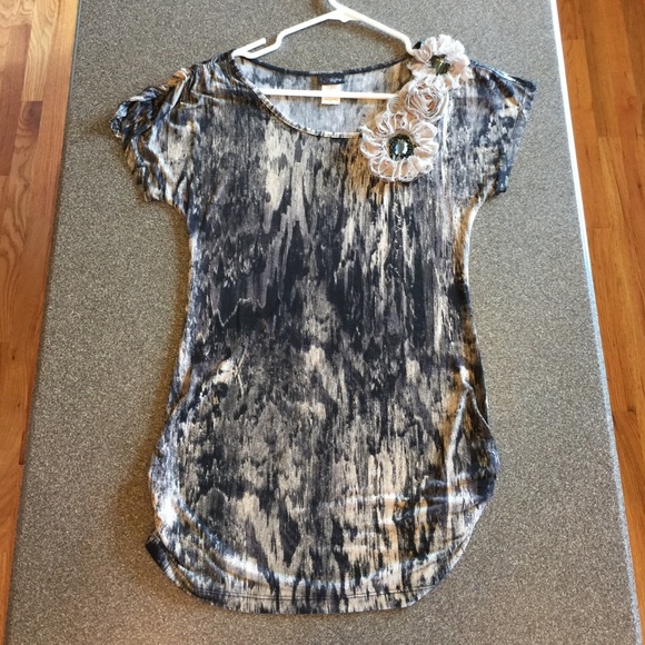 Day-trip blouse with embellishment