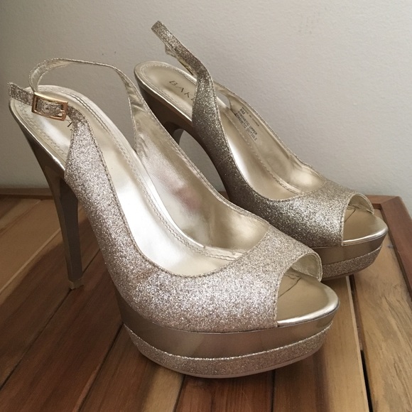 Bakers gold glitter pumps size 8