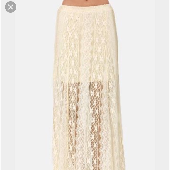 Brand new billabong lace skirt. Size small - Picture 1 of 3