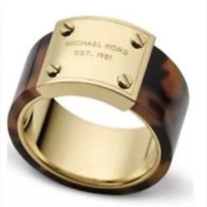 MICHAEL KORS Tortoise Logo Plaque Ring💥SALE💥