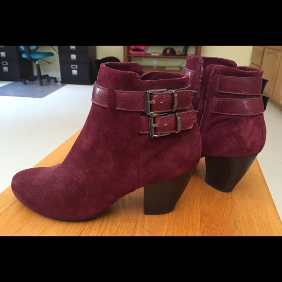 Brand new Vanelli ankle boots - wine color